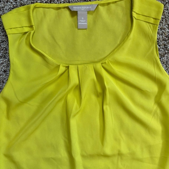 4/25$ Banana Republic Pleated Sleeveless Blouse Size Small - Picture 6 of 6